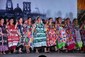 Comienza-la-fiesta-con-musica-y-danza-oaxaquenas-11