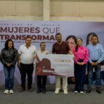 Mujeres que transforman, reciben 25 mil pesos para impulsar su negocio.
